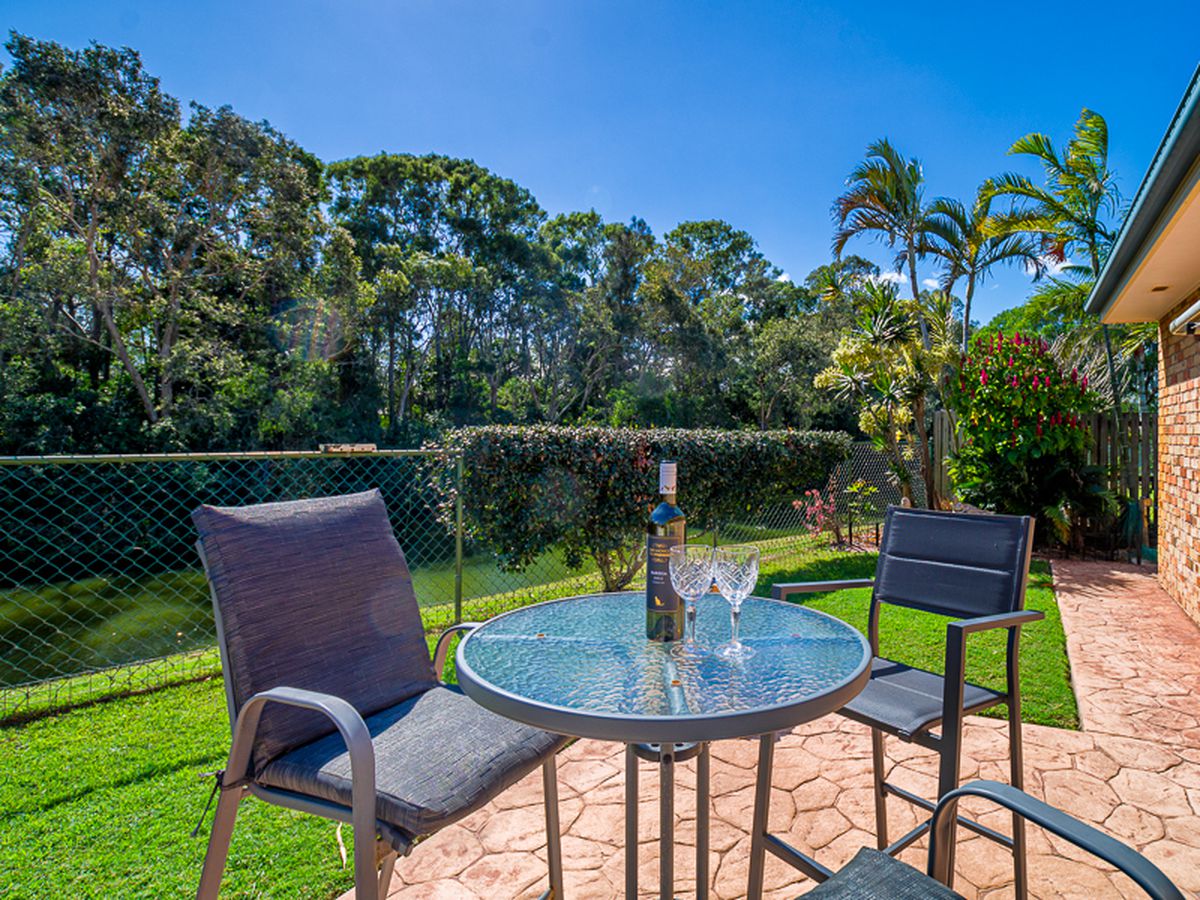6 Daphne Court, Torquay