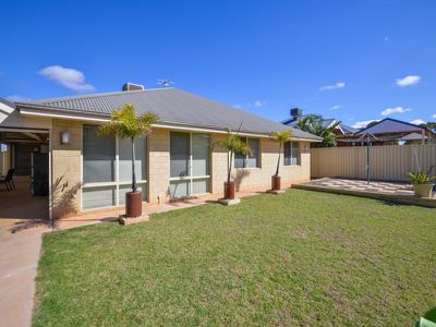 4 Buchanan Court, Somerville