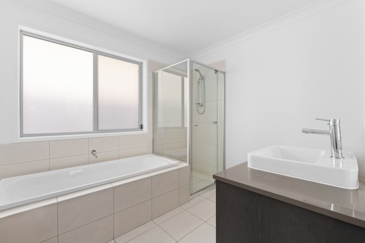 60 Chambers Ridge Boulevard, Park Ridge