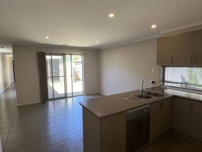 47 Treefern Street, Leopold