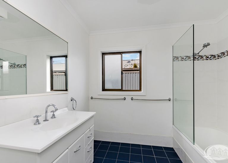 24 Theresa Street, Portland North