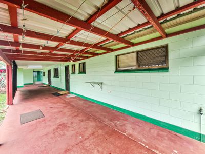 51 Planet Avenue, Atherton