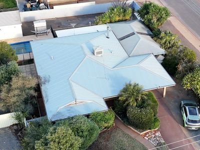 2 Montgomery Lane, Hannans