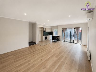 33 / 39 Astley Crescent, Point Cook