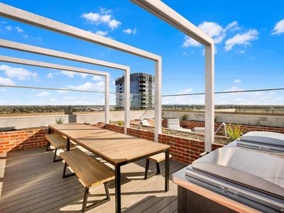 710 / 20 Wardens Walk, Coburg