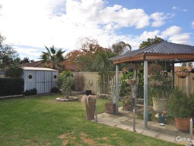 9 Flinders Close, Dubbo
