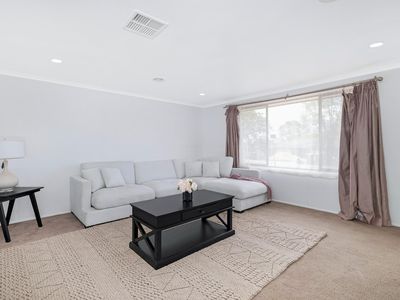 7 Curnow Place, Chisholm