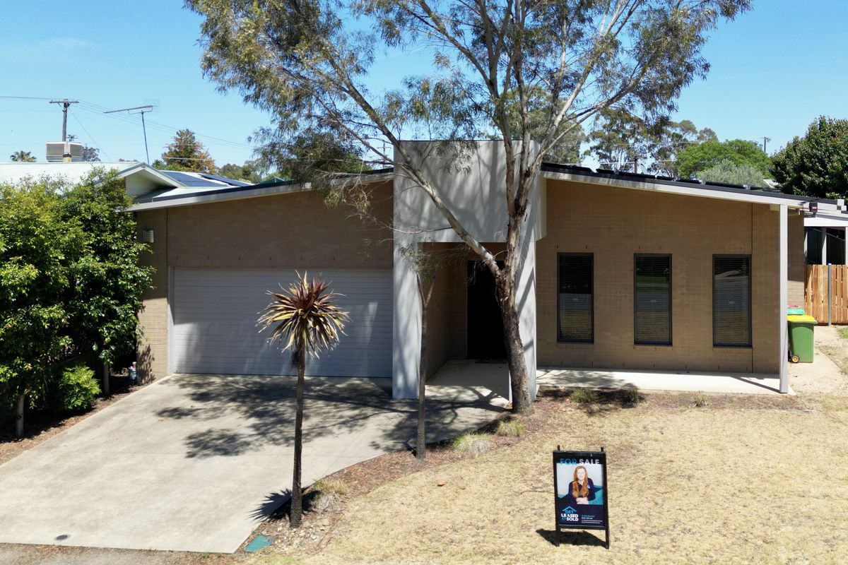 4 Bedroom home with large shed across for the River in Corowa