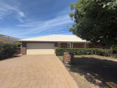 1 / 12 Lilydale Terrace, Dubbo