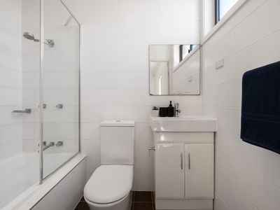 1 / 8 Carson Street, Dundas Valley