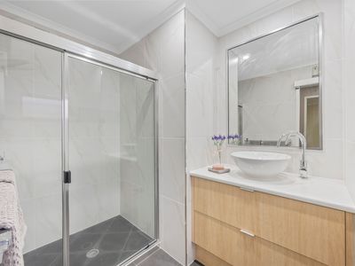 8 Allamanda Crescent, Annandale