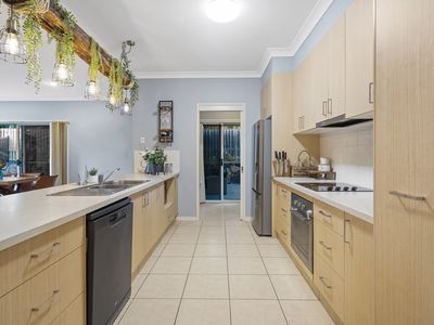 33 Impeccable Circuit, Coomera Waters