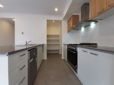 35 Hoffman Cr, Truganina