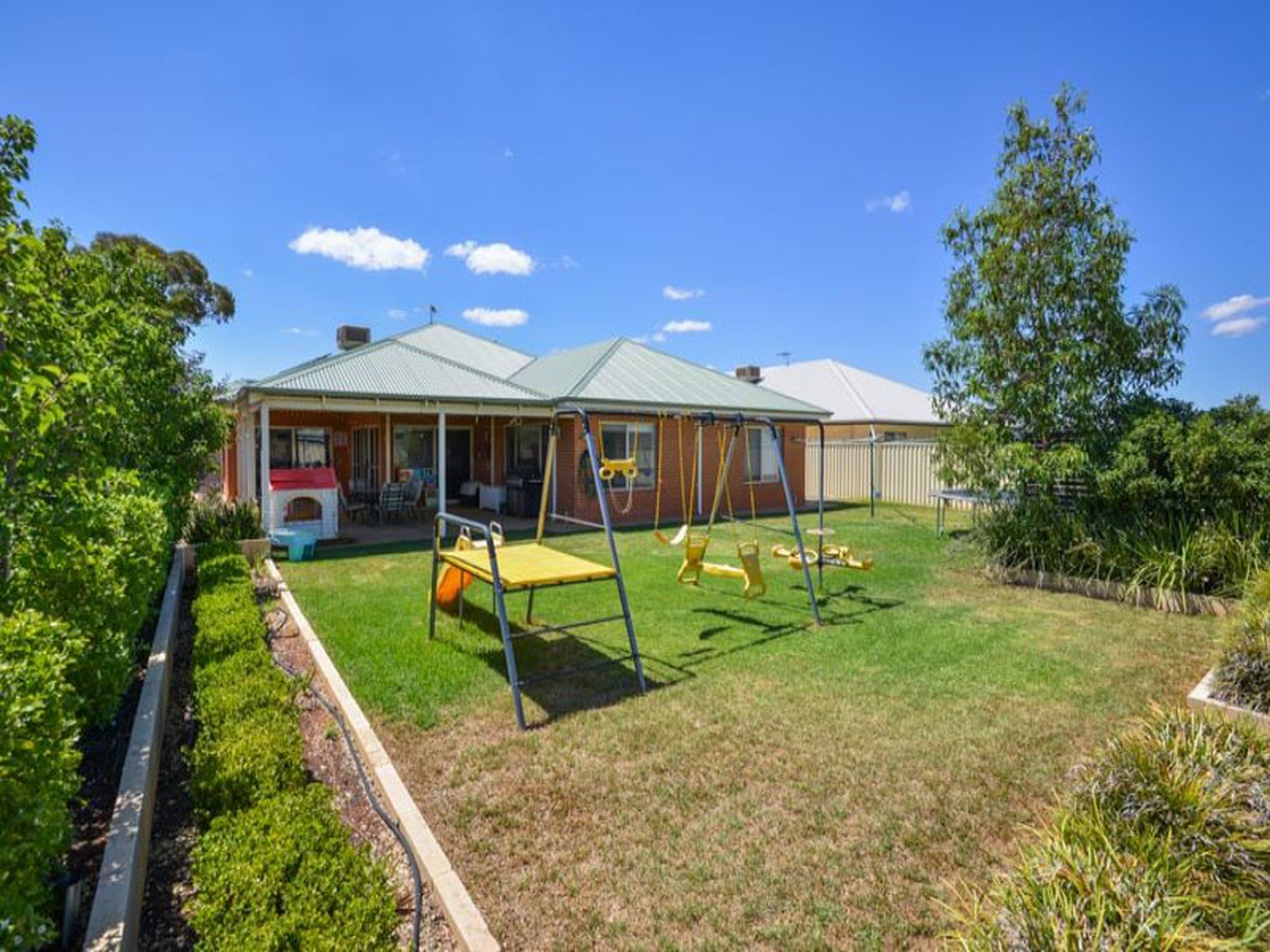 17 Riseberry Way, Somerville