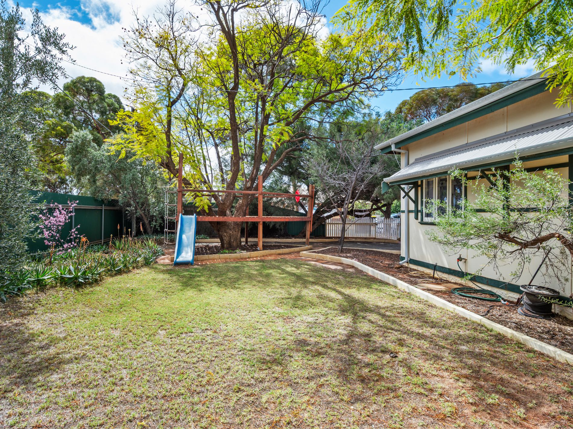 9 Butterfly Street, Piccadilly