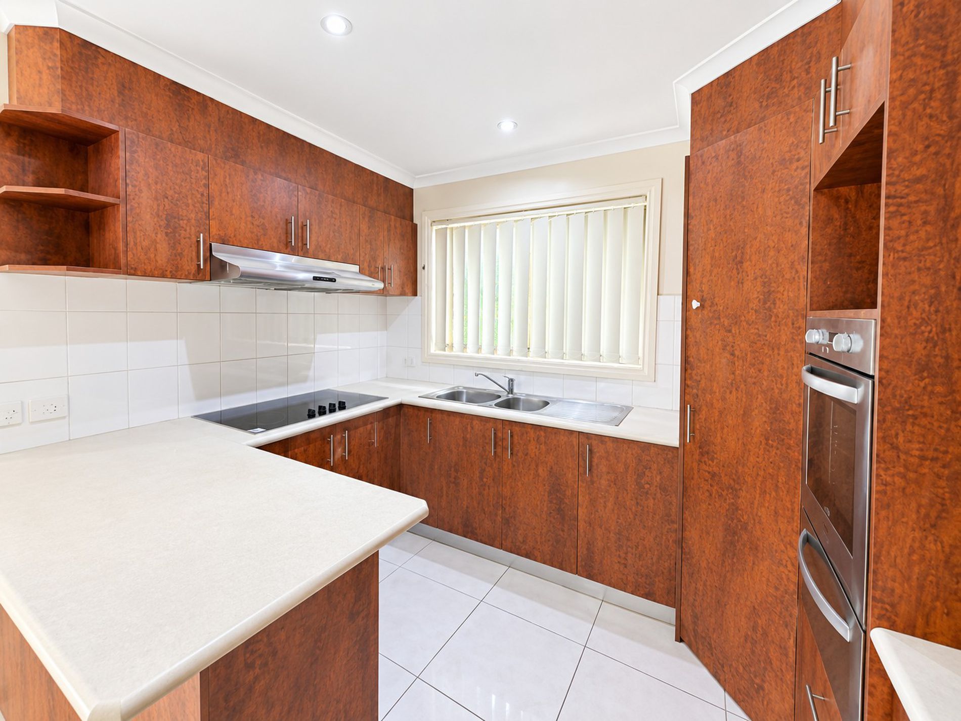 1 / 3 Enfield Avenue, Werribee