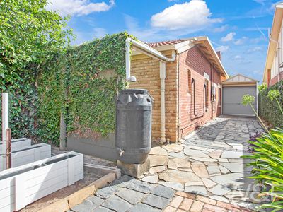 16 Fortrose Street, Glenelg East