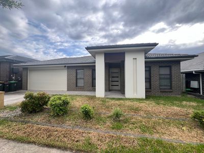 28 Geoghegan Cct , Oran Park