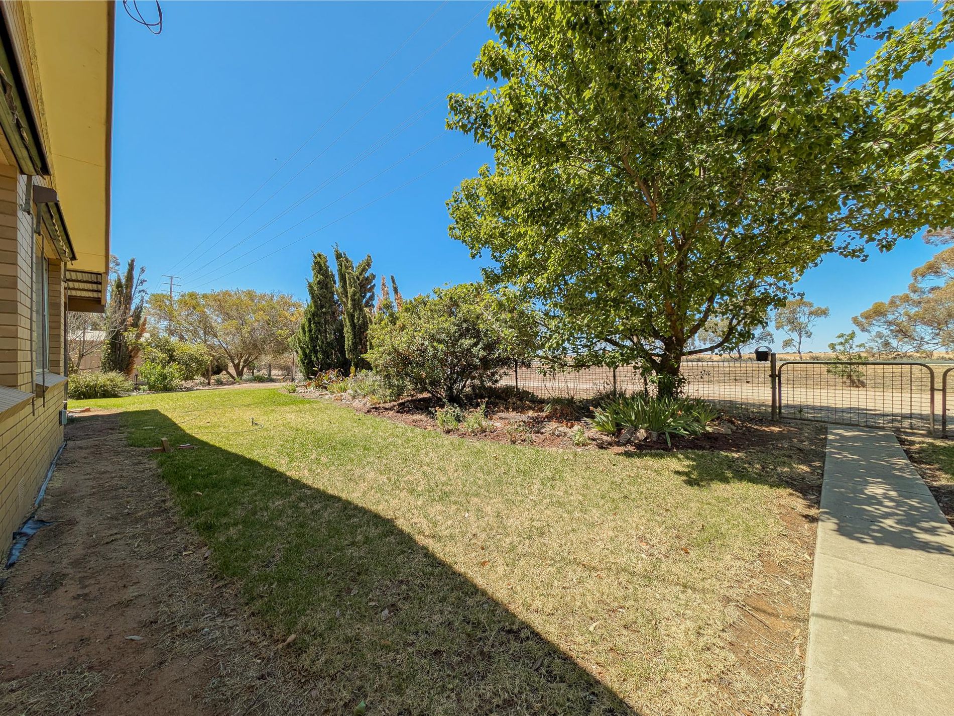 1947 Murray Valley Highway, Lake Charm