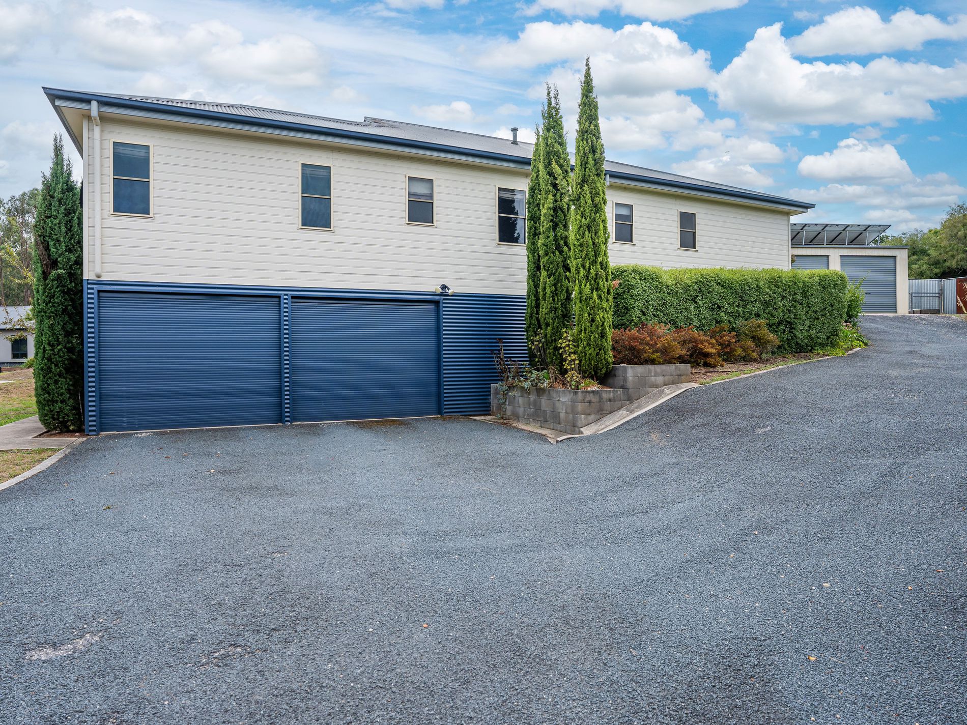 12 MCEVOY LANE, Yackandandah