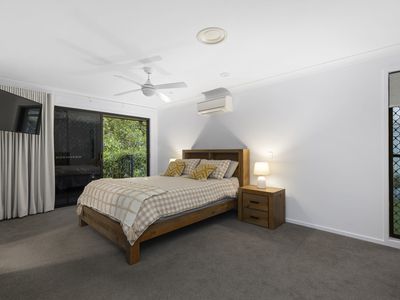 13 Cliff Close, Wakerley