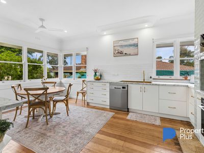 8 Clifton Street, Charlton