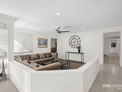 2 Lockyer Court, Forest Lake