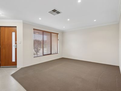 33 Januk Turn, South Guildford