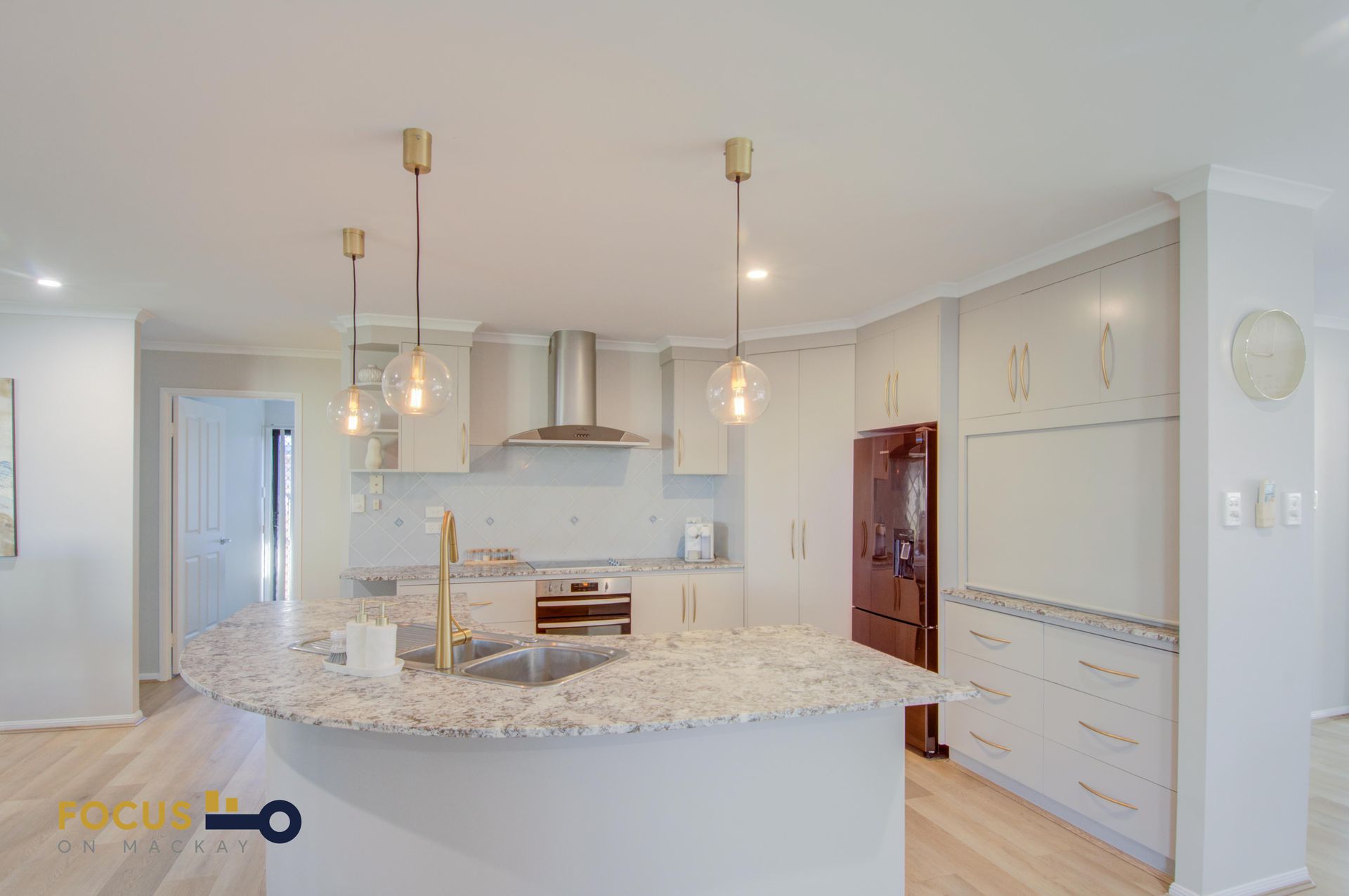 1 Kensington Court, Glenella