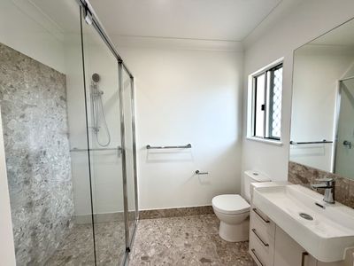 16  Lakeside Drive, Smithfield