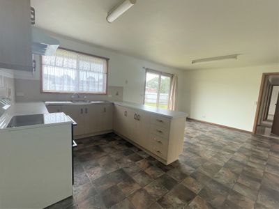 8 Melanesia Court, Warrnambool