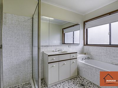 9 MCKEAHNIE STREET, Weetangera