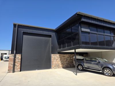 22 / 25 Val Reid Crescent, Hume