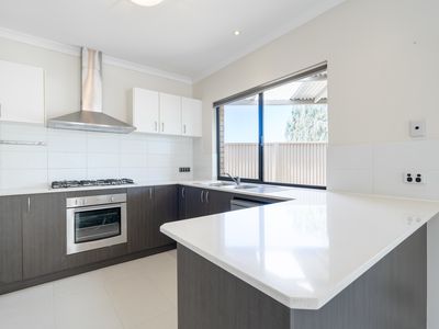 13 Coniston Bend, Waikiki