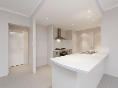 2 / 58 Central Avenue, Redcliffe