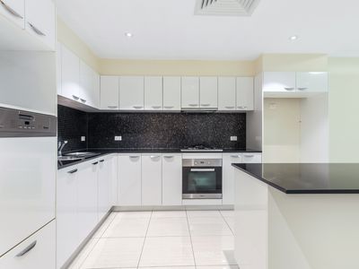 305 / 12 salonika, Parap