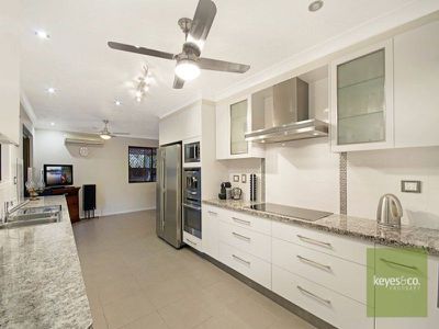 2 Rhyl Court, Mount Low