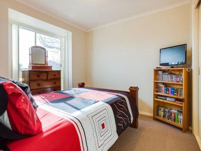 1 / 9 Governor Close, Tarneit