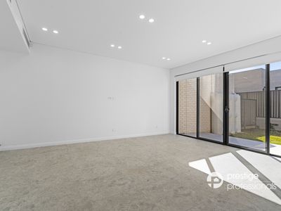 2 / 5 Elouera Crescent, Moorebank