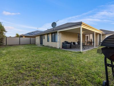 27 Calneggia Drive, Byford