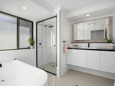 4 Darnay Road, Broadbeach Waters