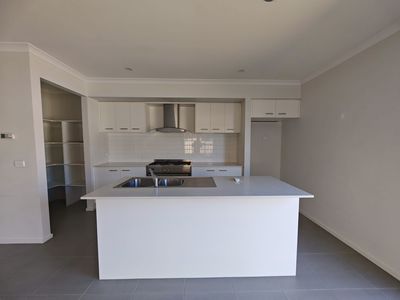 12 Mendocino Crescent, Tarneit