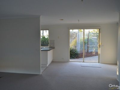 18 Dutton Close, Lynbrook