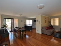 4 / 9 Pamela Place, Kenmore Hills