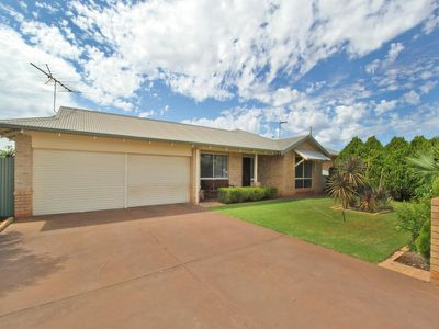 7 Heston Court, Somerville