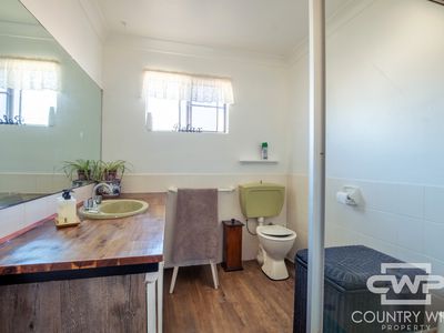 6 Coakes Street, Guyra