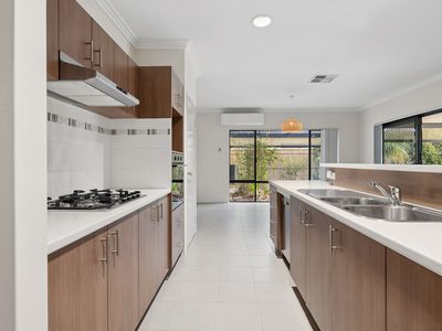 33 Januk Turn, South Guildford