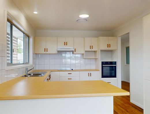 Refurbished Myles St Family Home image 4
