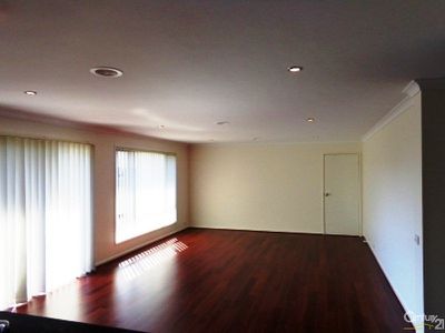 26 Verdant Avenue, Officer