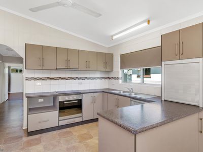 44 Flying Fish Point Road, Innisfail Estate